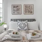 Chelsea Apartment In A Prime Central Location