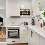 Chelsea Apartment In A Prime Central Location